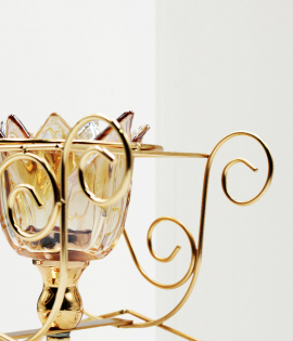 شمعدان معدن لون ذهبي