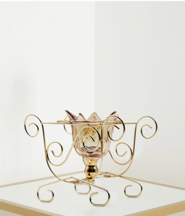 شمعدان معدن لون ذهبي