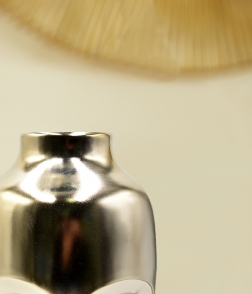 مزهرية ذهبي على شكل وجة