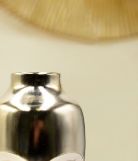 مزهرية ذهبي على شكل وجة