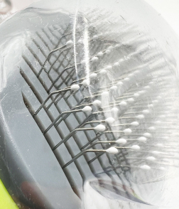 فرشاة العناية بالحيوانات الاليفة 