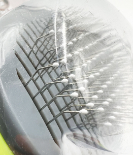 فرشاة العناية بالحيوانات الاليفة 